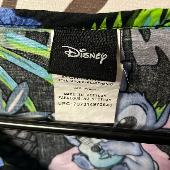 DISNEY LILO & Stitch Size Medium with Front Pockets Scrub Top (T-Shirt) NWOT $55 - Picture 8 of 11